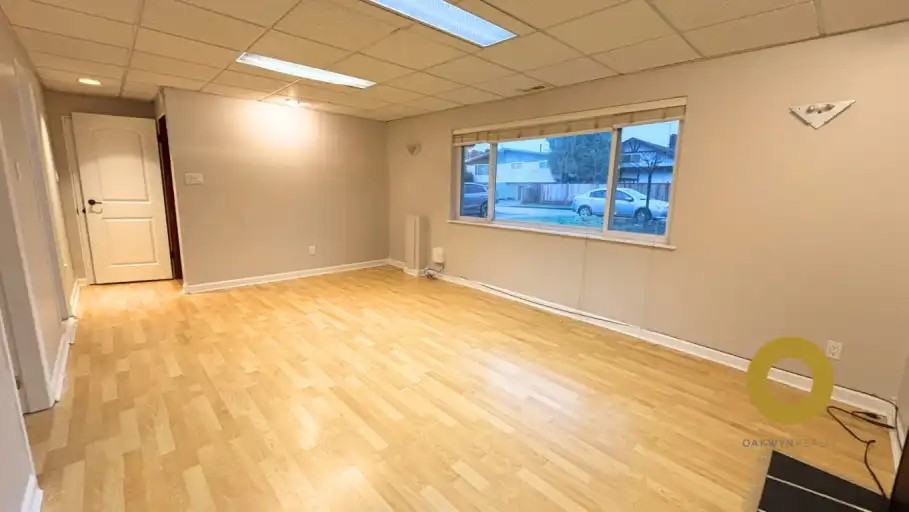 10560 Seaway Rd - Photo 4 of 11