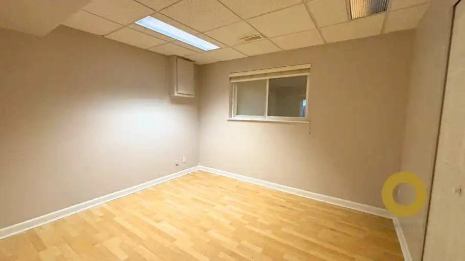 10560 Seaway Rd - Photo 5 of 11