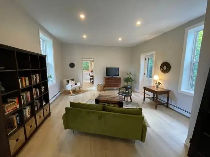 236 Burnham St #8 - Photo 3 of 8