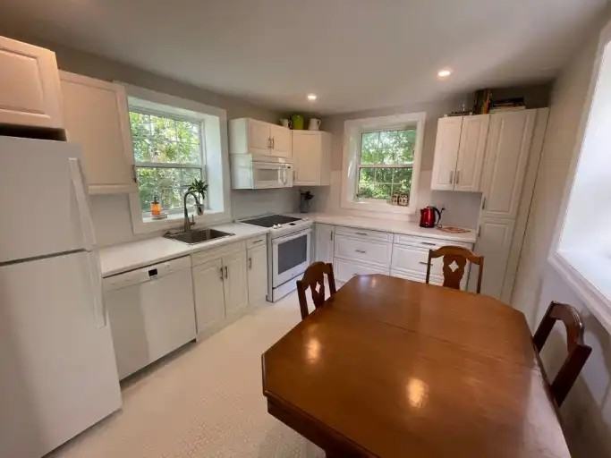 236 Burnham St #8 - Photo 4 of 8