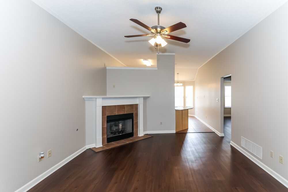 8456 Cross Point Dr - Photo 3 of 16