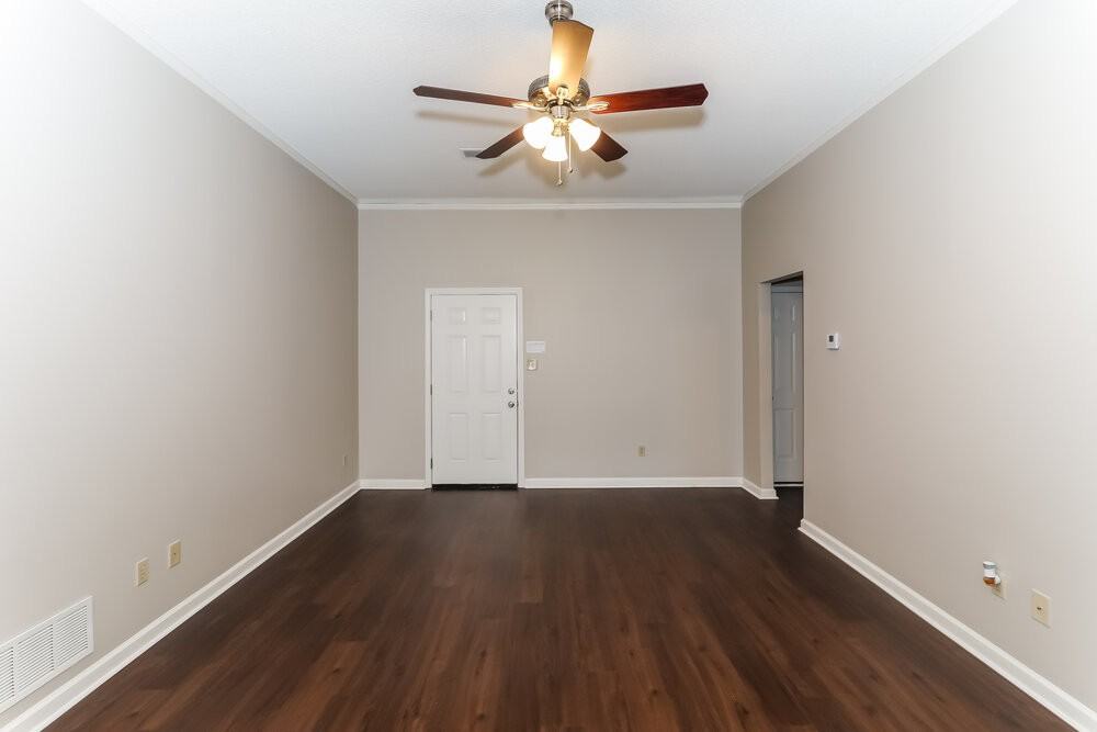 8456 Cross Point Dr - Photo 4 of 16