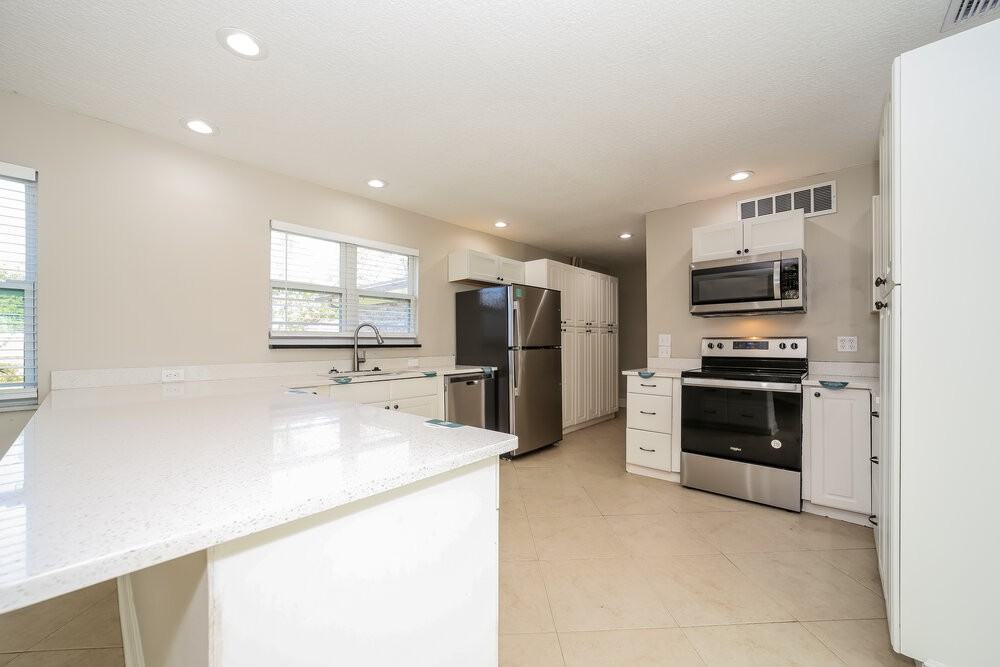 3127 Watson Dr S - Photo 6 of 16