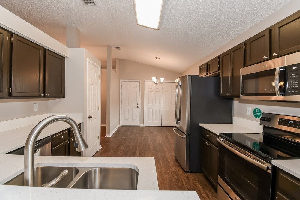 1810 Dartmouth Dr - Photo 5 of 16