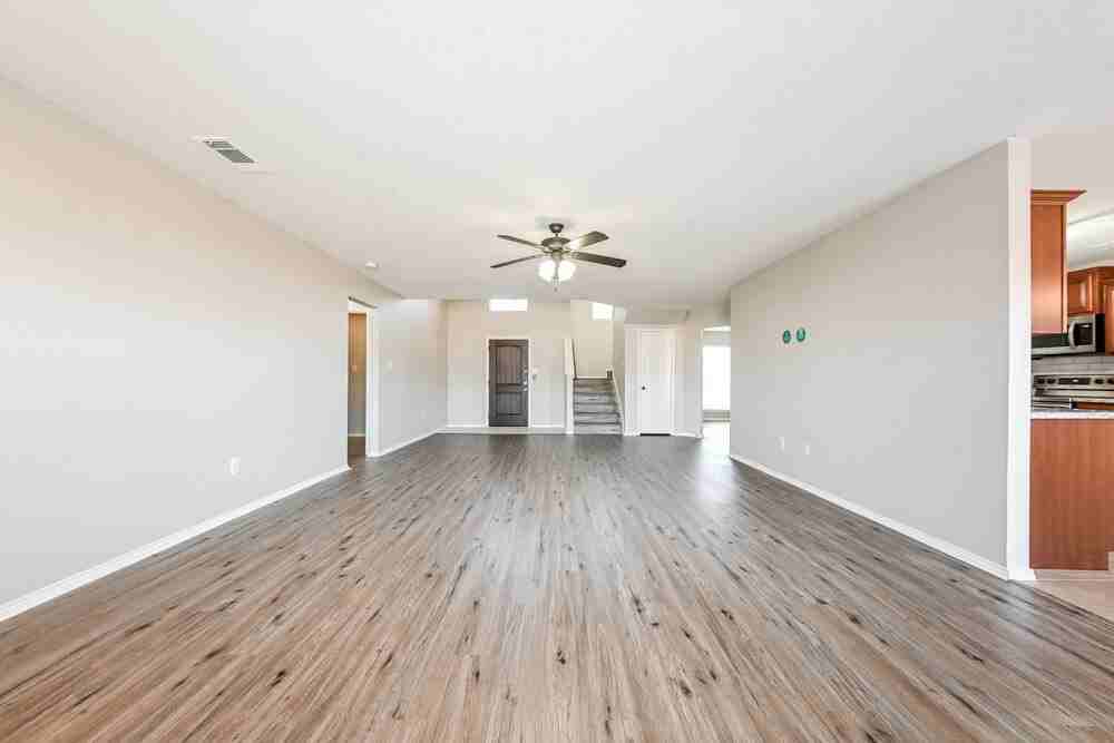 908 Matthew Ln - Photo 4 of 17