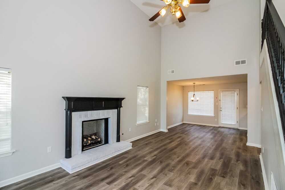 5030 Baywood Dr - Photo 4 of 17