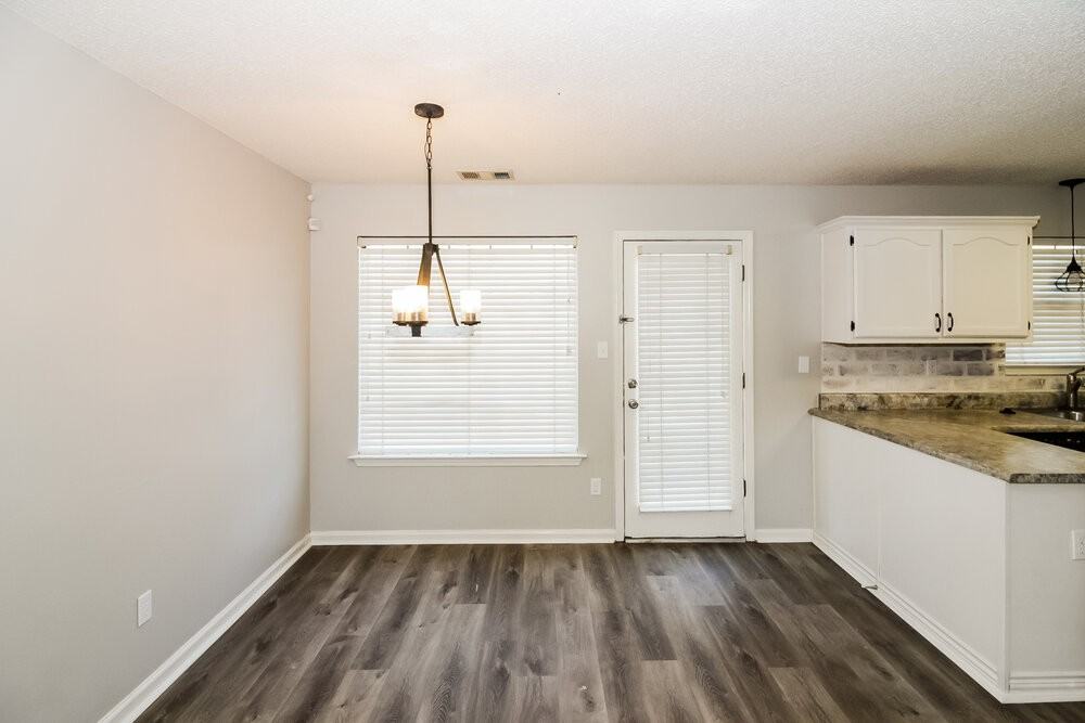 5030 Baywood Dr - Photo 6 of 17