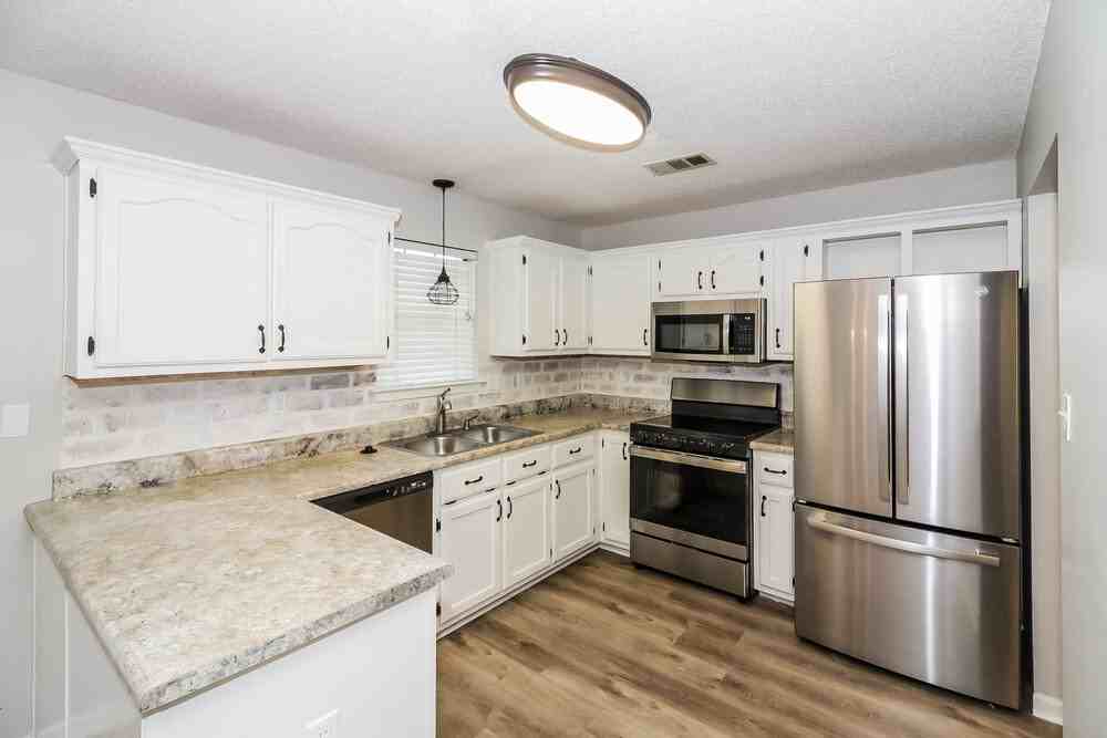 5030 Baywood Dr - Photo 7 of 17