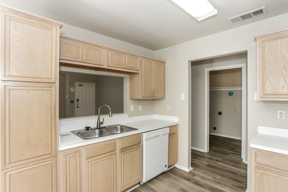 1402 Gray Dawn Dr - Photo 7 of 16