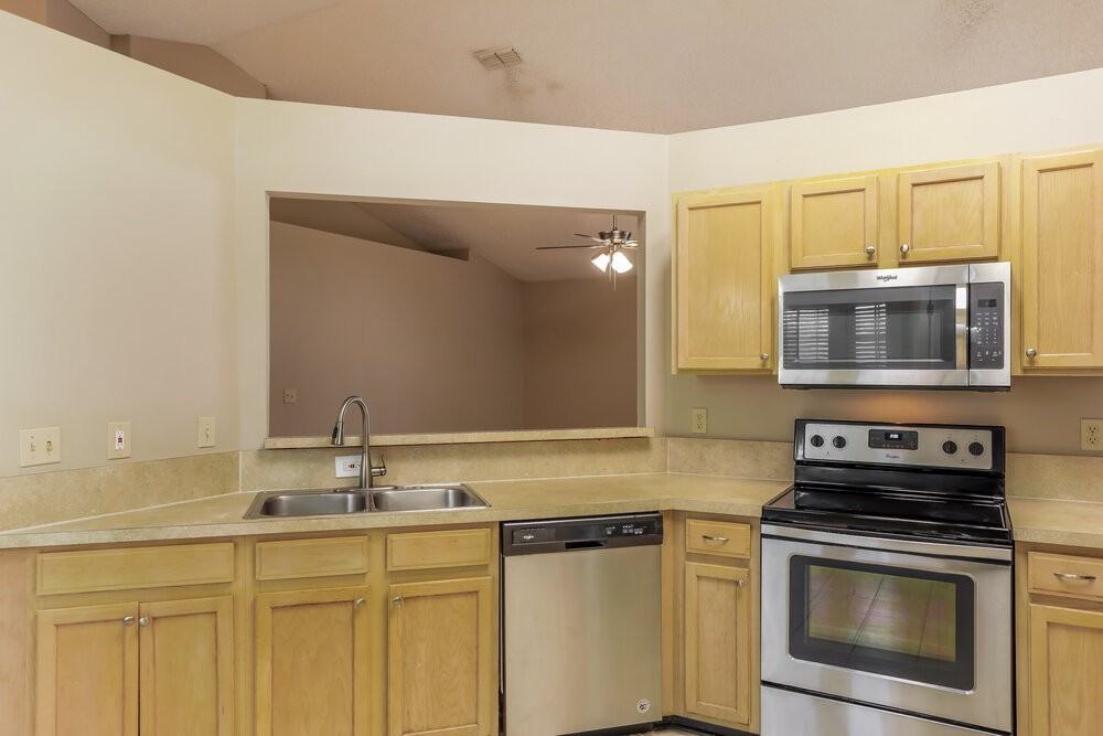 2955 Waters View Cir - Photo 7 of 16