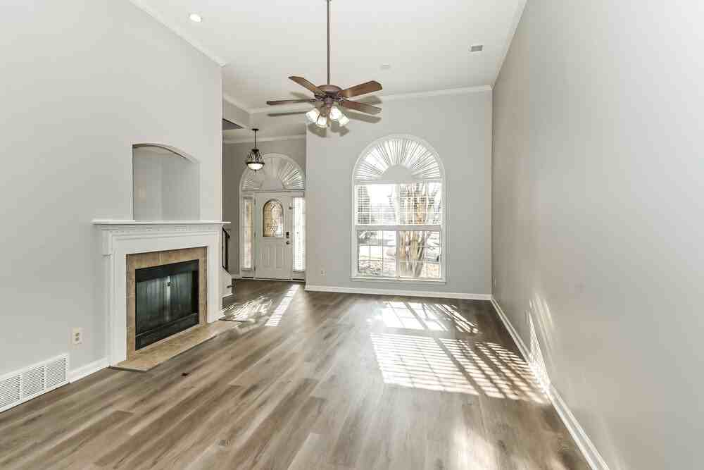 10098 Sutton Ridge Ln - Photo 5 of 17