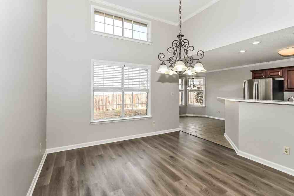 10098 Sutton Ridge Ln - Photo 7 of 17