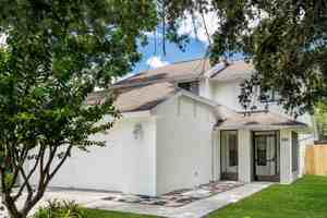 featured image of 402 E Springtree Way