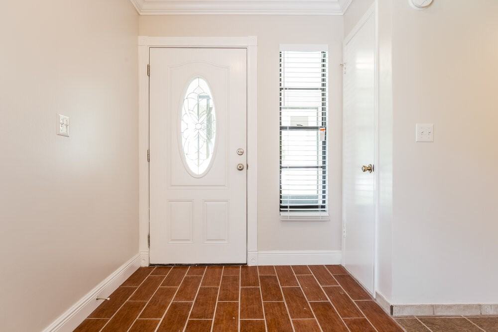 402 E Springtree Way - Photo 2 of 17