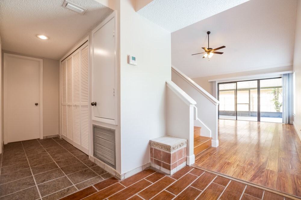 402 E Springtree Way - Photo 3 of 17