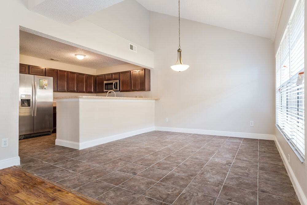 402 E Springtree Way - Photo 7 of 17