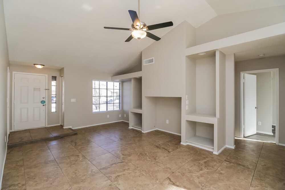 657 W Shawnee Dr - Photo 3 of 16