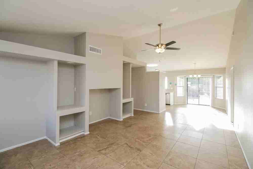 657 W Shawnee Dr - Photo 4 of 16