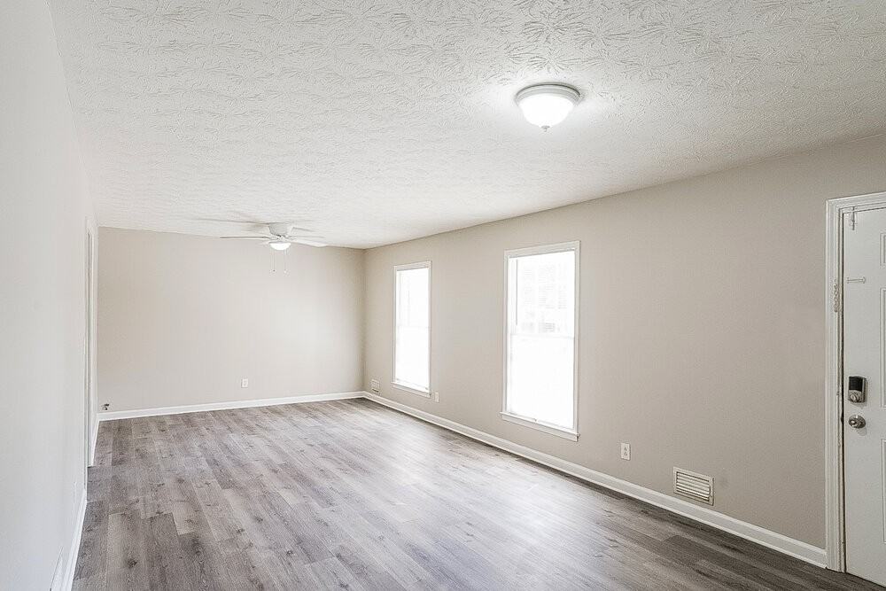 5010 Ailene Dr - Photo 4 of 19