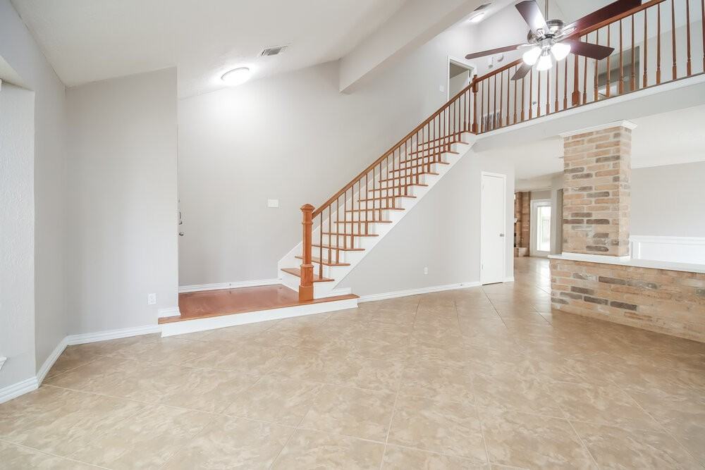 1715 Windy Knoll Dr - Photo 5 of 17