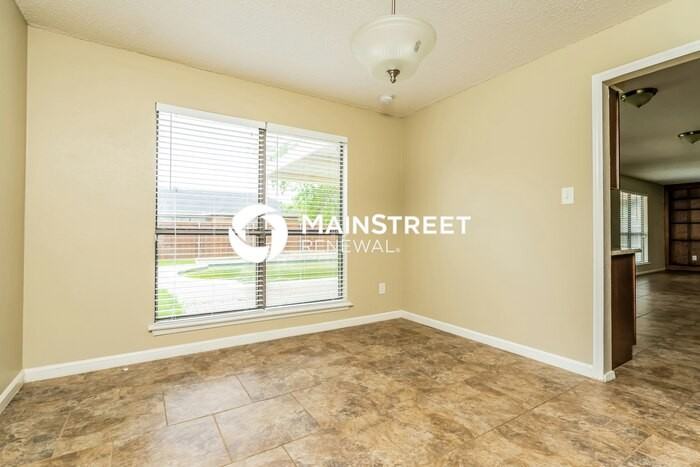 2437 Channing Dr - Photo 6 of 17