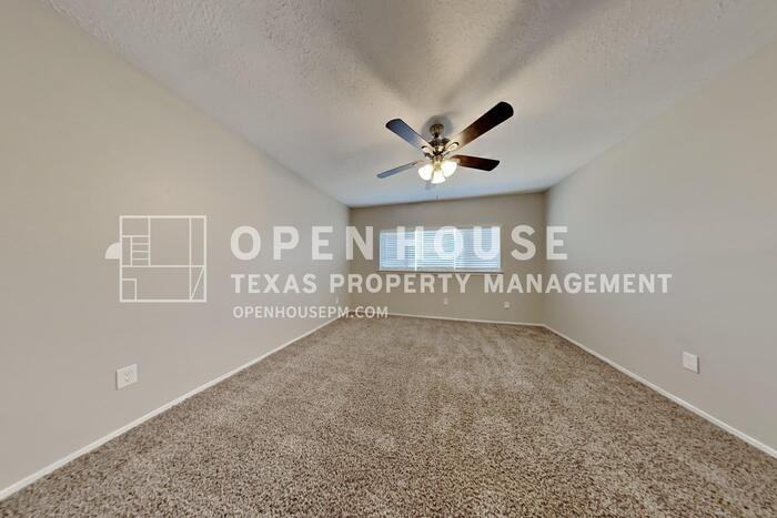 21606 Crescent Heights St - Photo 7 of 25