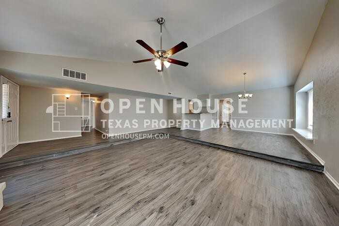 1323 Thoreau Ln - Photo 5 of 22