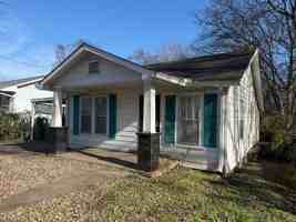 featured image of 807 N 6th St