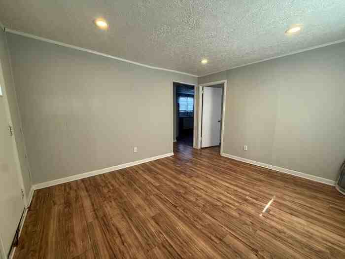 807 N 6th St - Photo 5 of 24