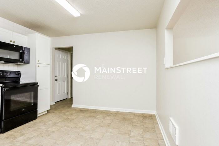 1455 Broadlawns Ln - Photo 5 of 17