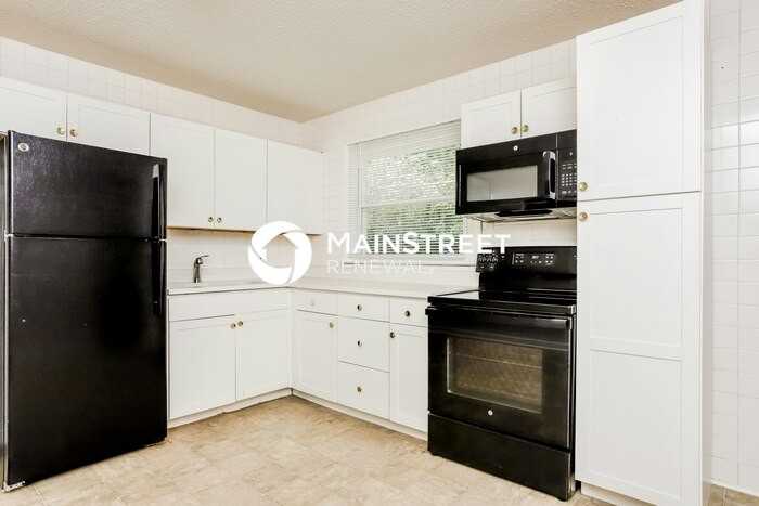 1455 Broadlawns Ln - Photo 6 of 17