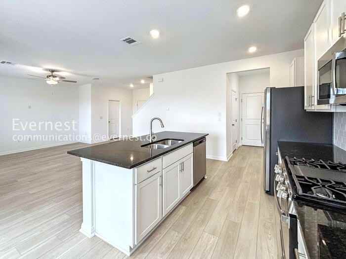 6013 Alfred Acers Dr - Photo 4 of 26