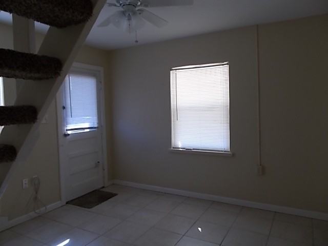 1109 Pennsylvania Ave - Photo 7 of 11