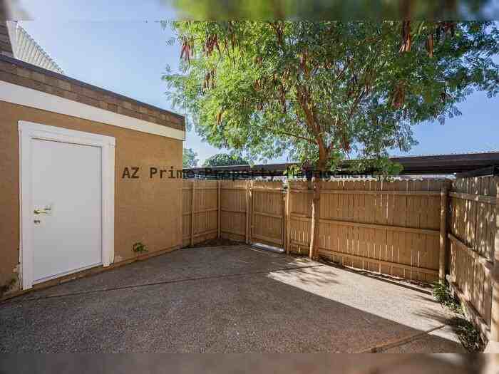 8445 N 34th Ave - Photo 3 of 17