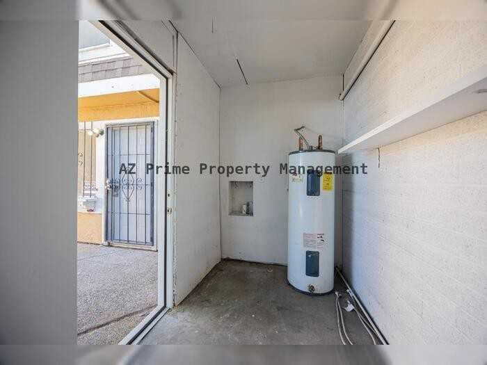 8445 N 34th Ave - Photo 4 of 17