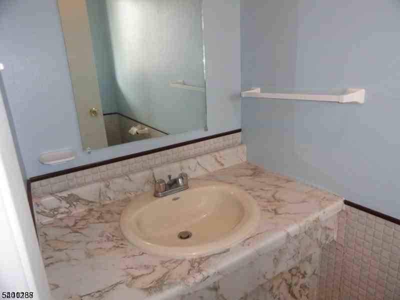 2505 Balmoral Ct - Photo 5 of 6