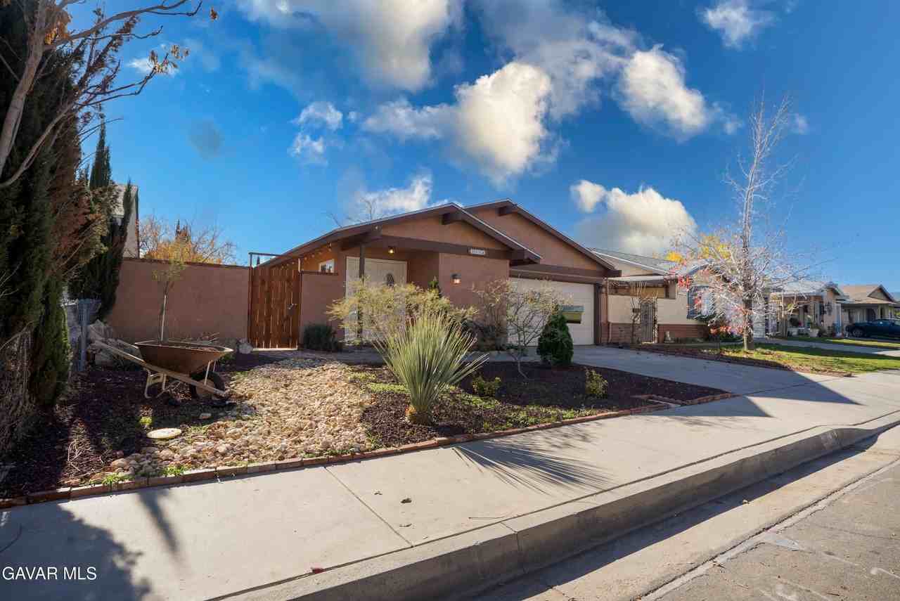 3114 E Avenue Q12 - Photo 2 of 18