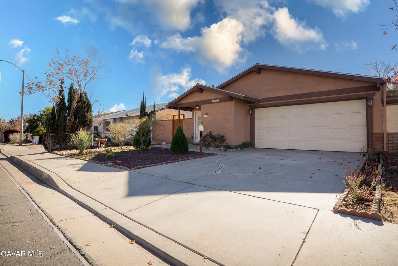 3114 E Avenue Q12 - Photo 3 of 18