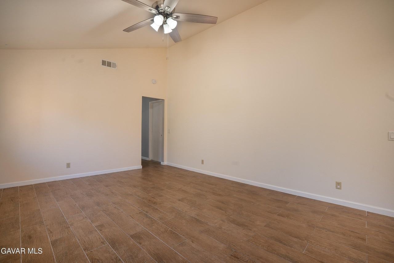 3114 E Avenue Q12 - Photo 5 of 18