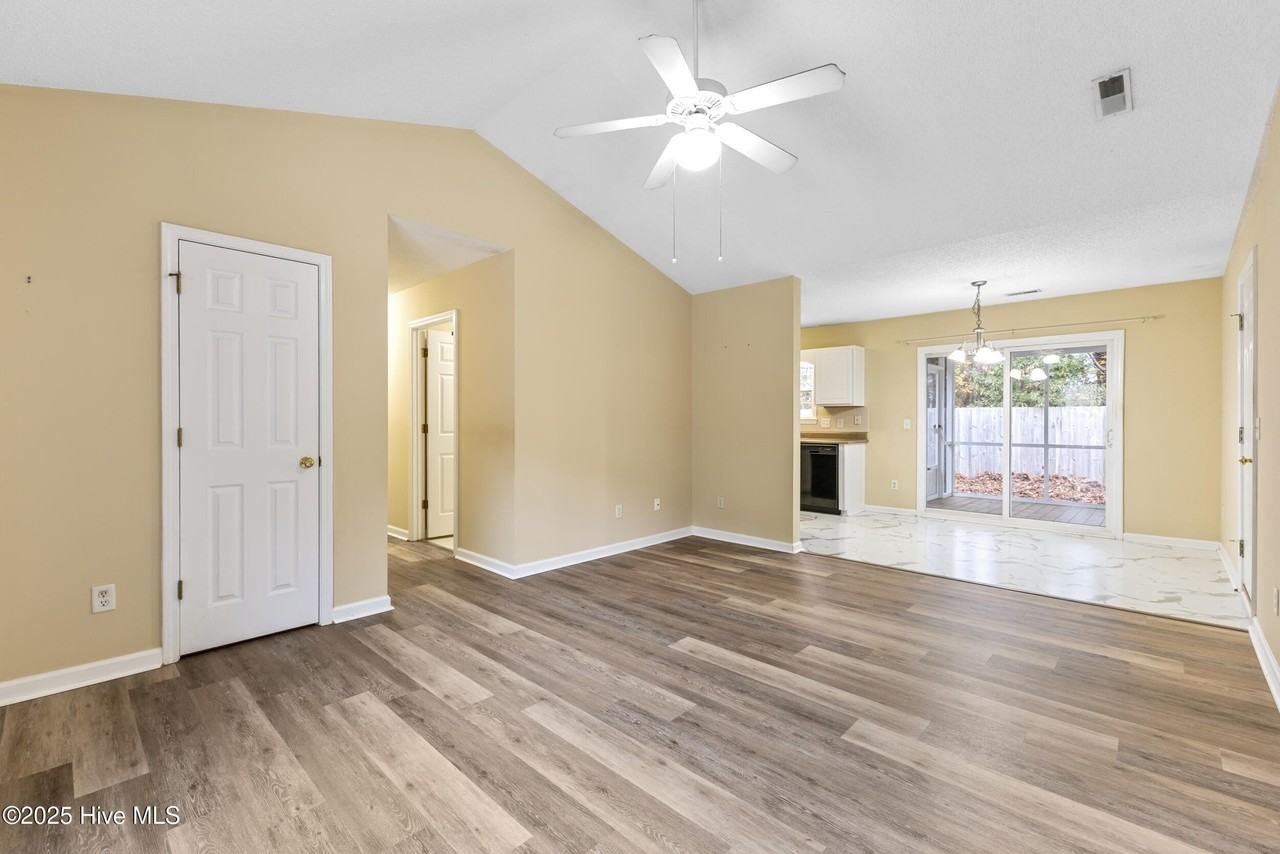 229 Birch Creek Dr - Photo 3 of 20