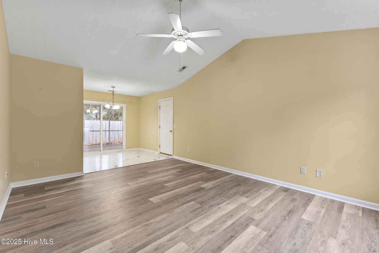 229 Birch Creek Dr - Photo 4 of 20