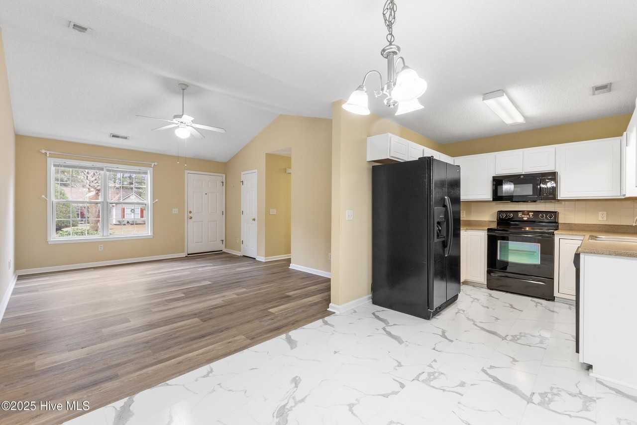 229 Birch Creek Dr - Photo 5 of 20