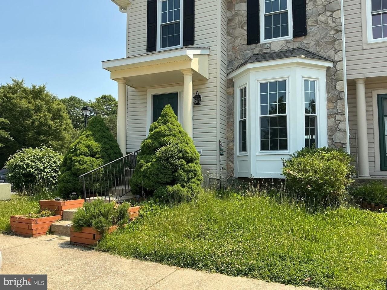 1798 Goldsborough Ln - Photo 3 of 50