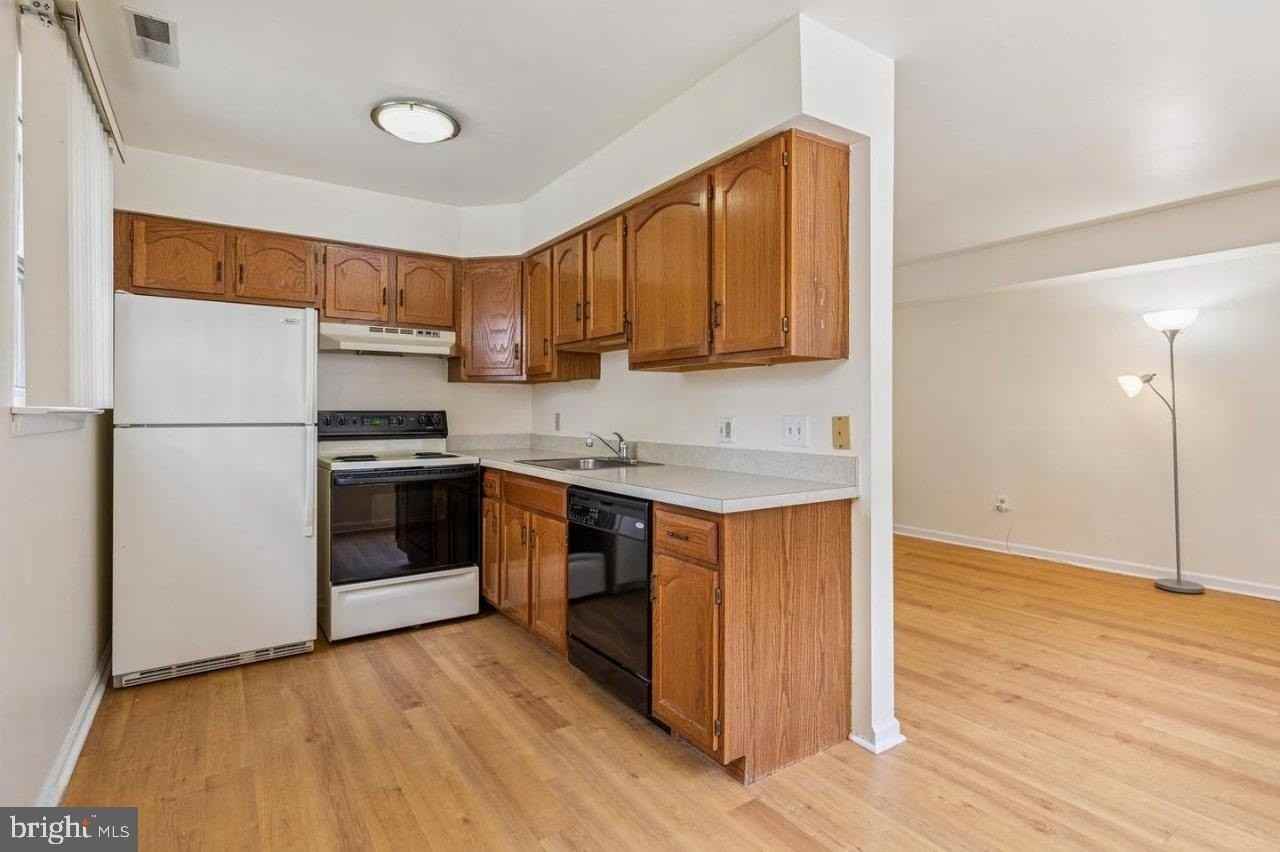 223 Parker Ave - Photo 4 of 14