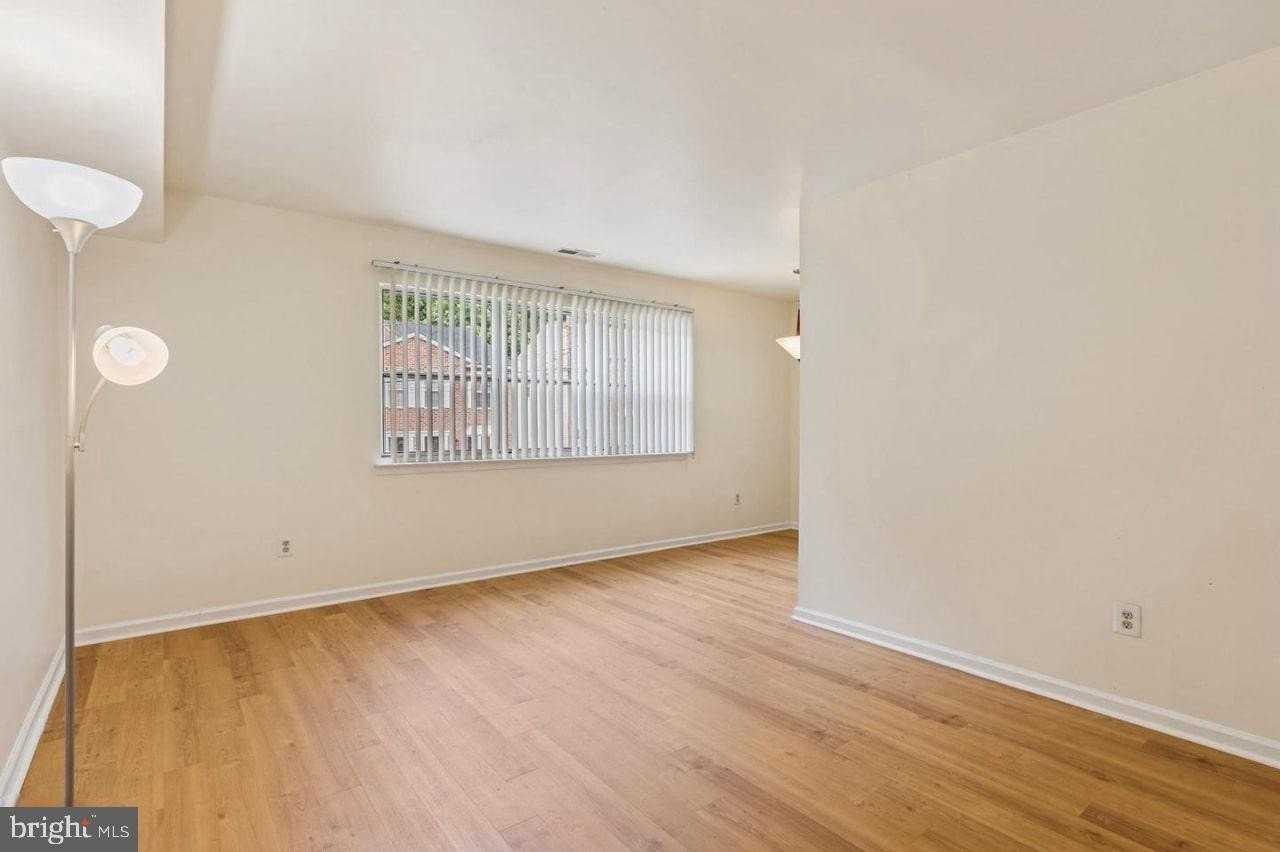 223 Parker Ave - Photo 5 of 14