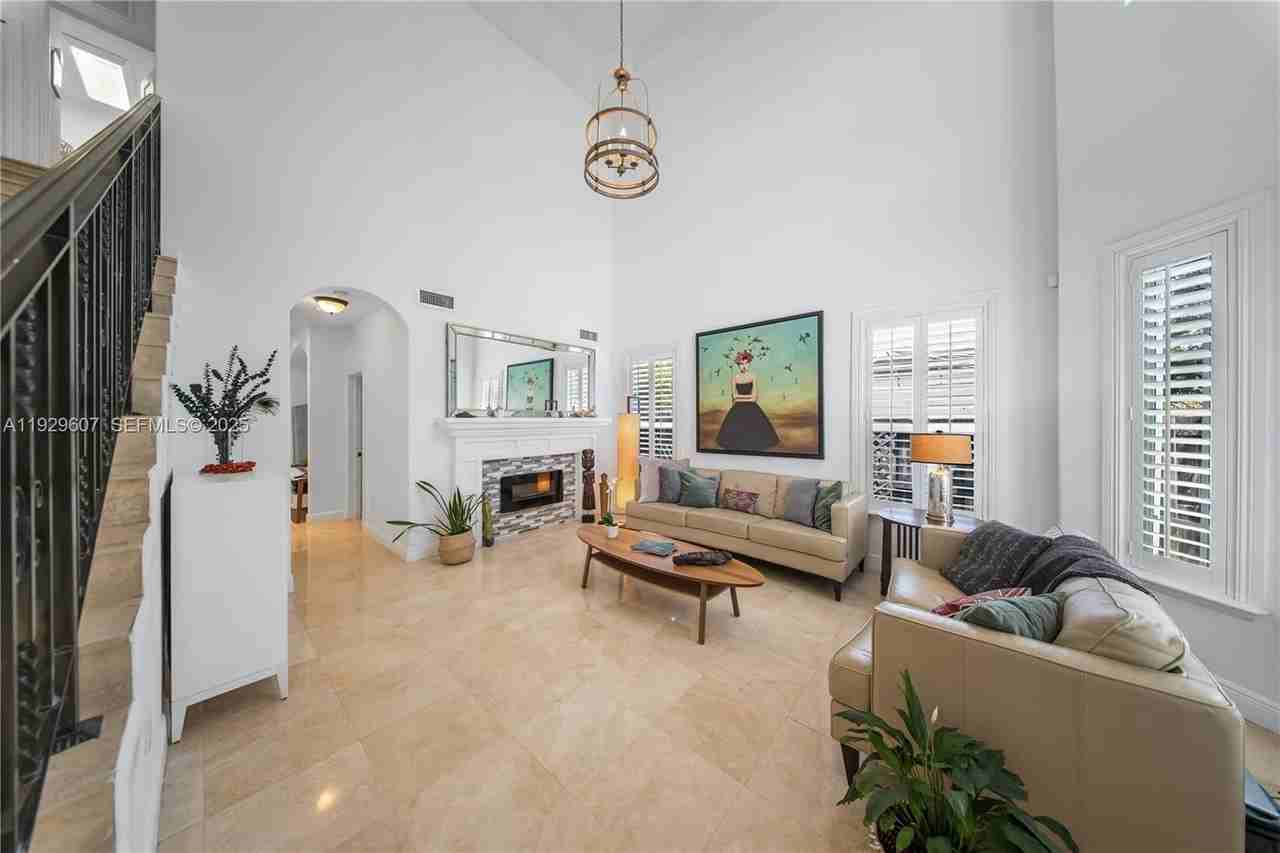 3922 Sw 60th Ave - Photo 2 of 39