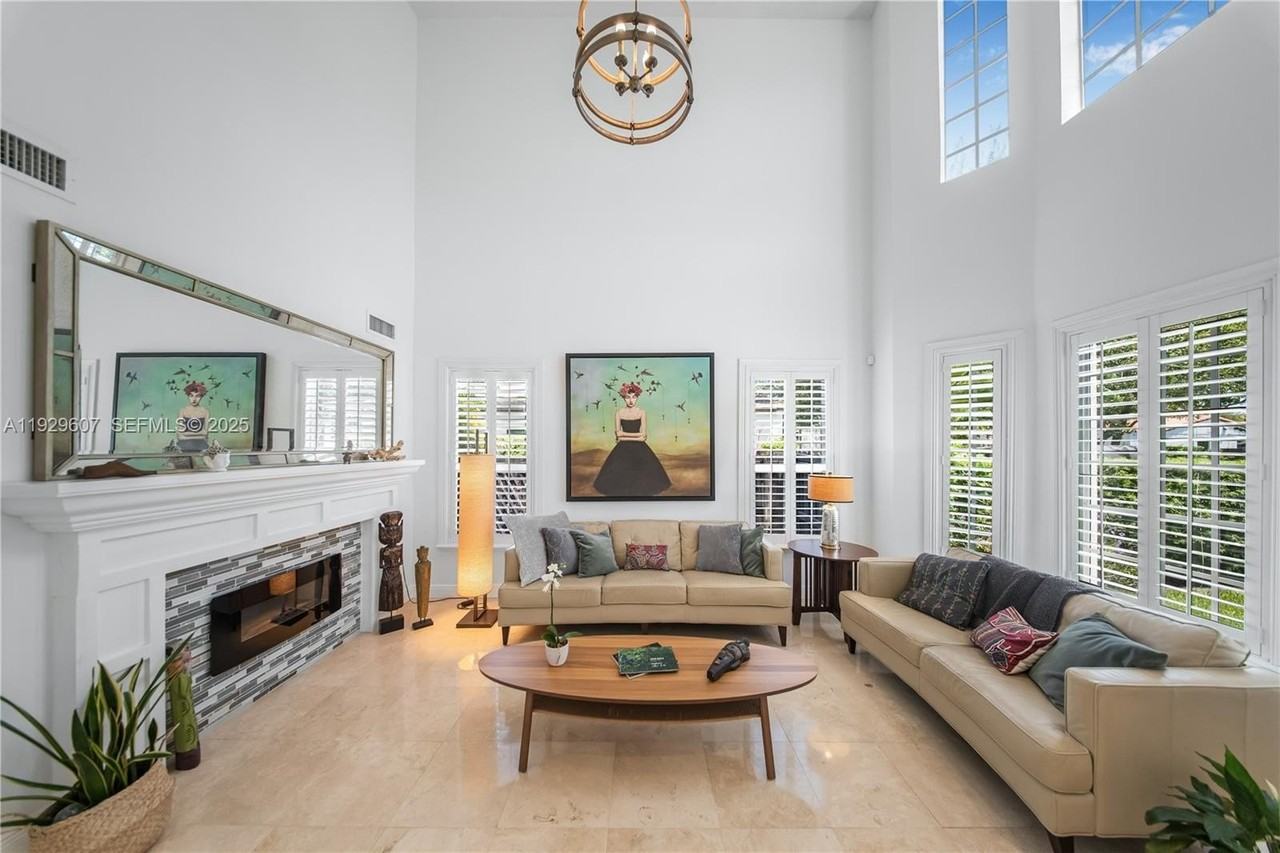 3922 Sw 60th Ave - Photo 3 of 39