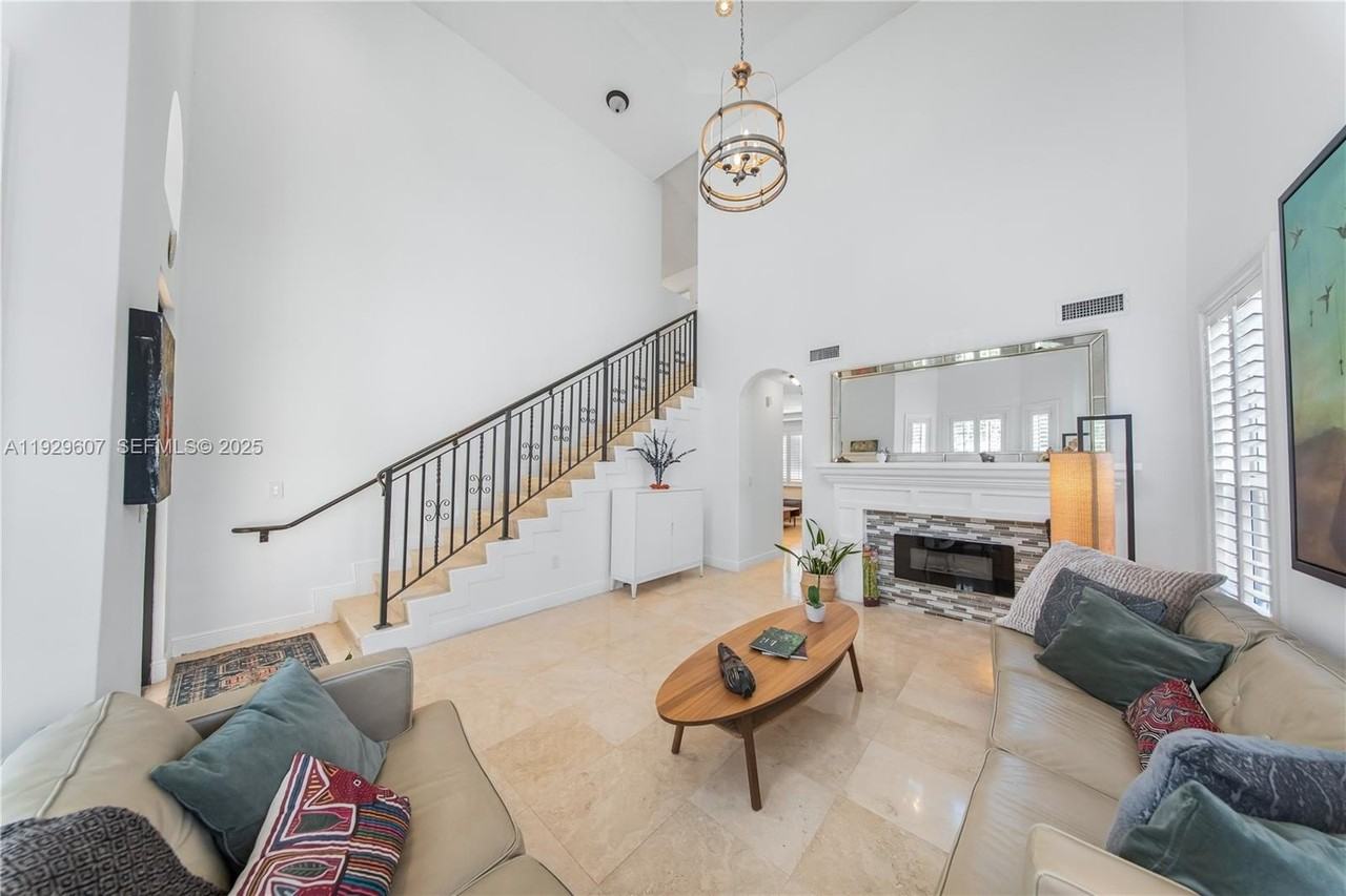 3922 Sw 60th Ave - Photo 6 of 39