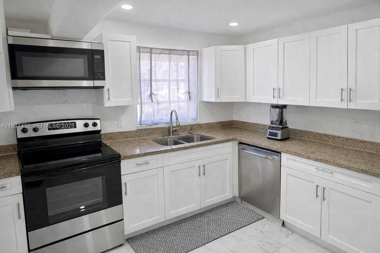 3440 Nw 206th St #A - Photo 5 of 10