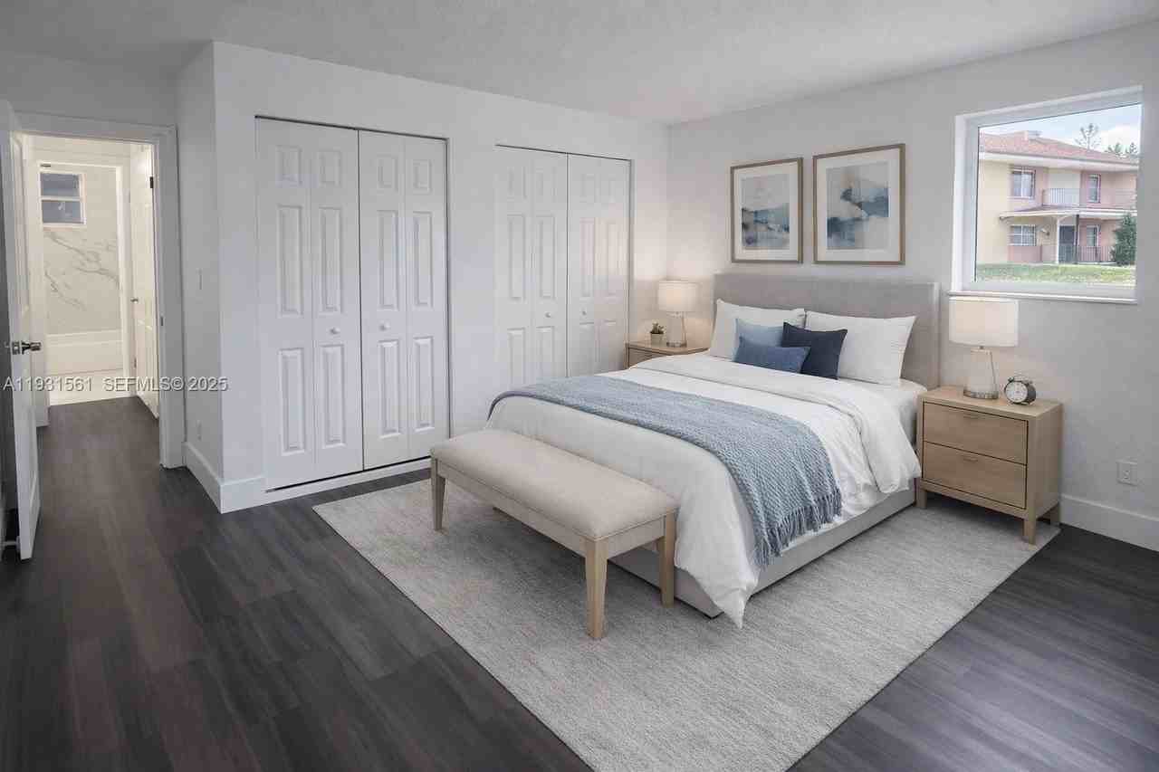 638 Ne 166th St #4 - Photo 2 of 5